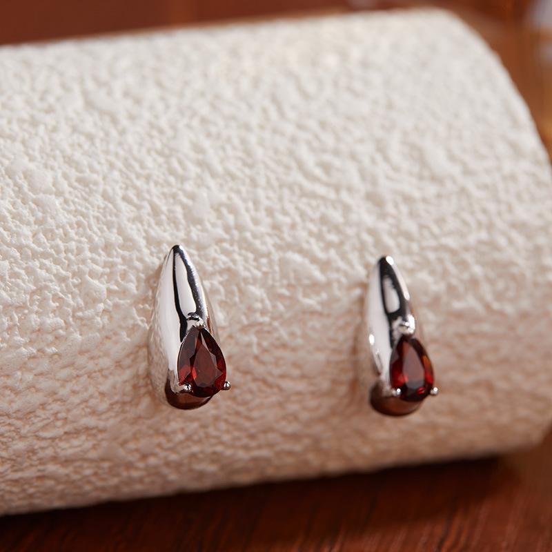 

Minimalist Design S925 Sterling Silver Natural Garnet Colored Treasure Stud Earrings Women S Simple And Versatile Temperament Jewelry
