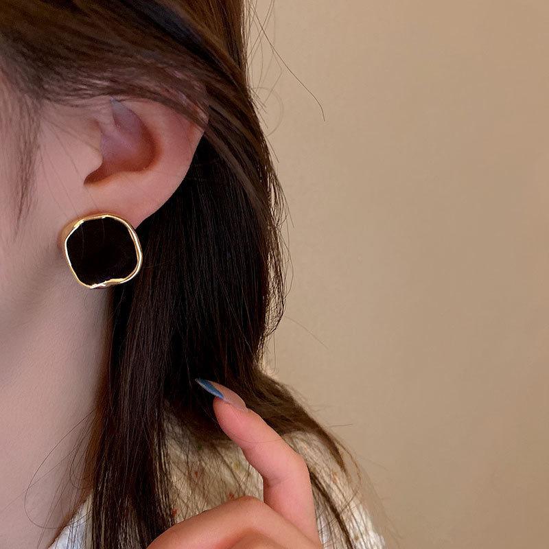 Silver Needle French Retro Drip Earrings Versatile Texture Gentle Female Hong Kong Style Temperament Square Gentle Simplicity