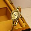 Damen Leicht Luxuriös Nische Antik Einfach Retro Armband Exquisite Quarz Uhr Goldene Quadratische Perle Mode Uhr