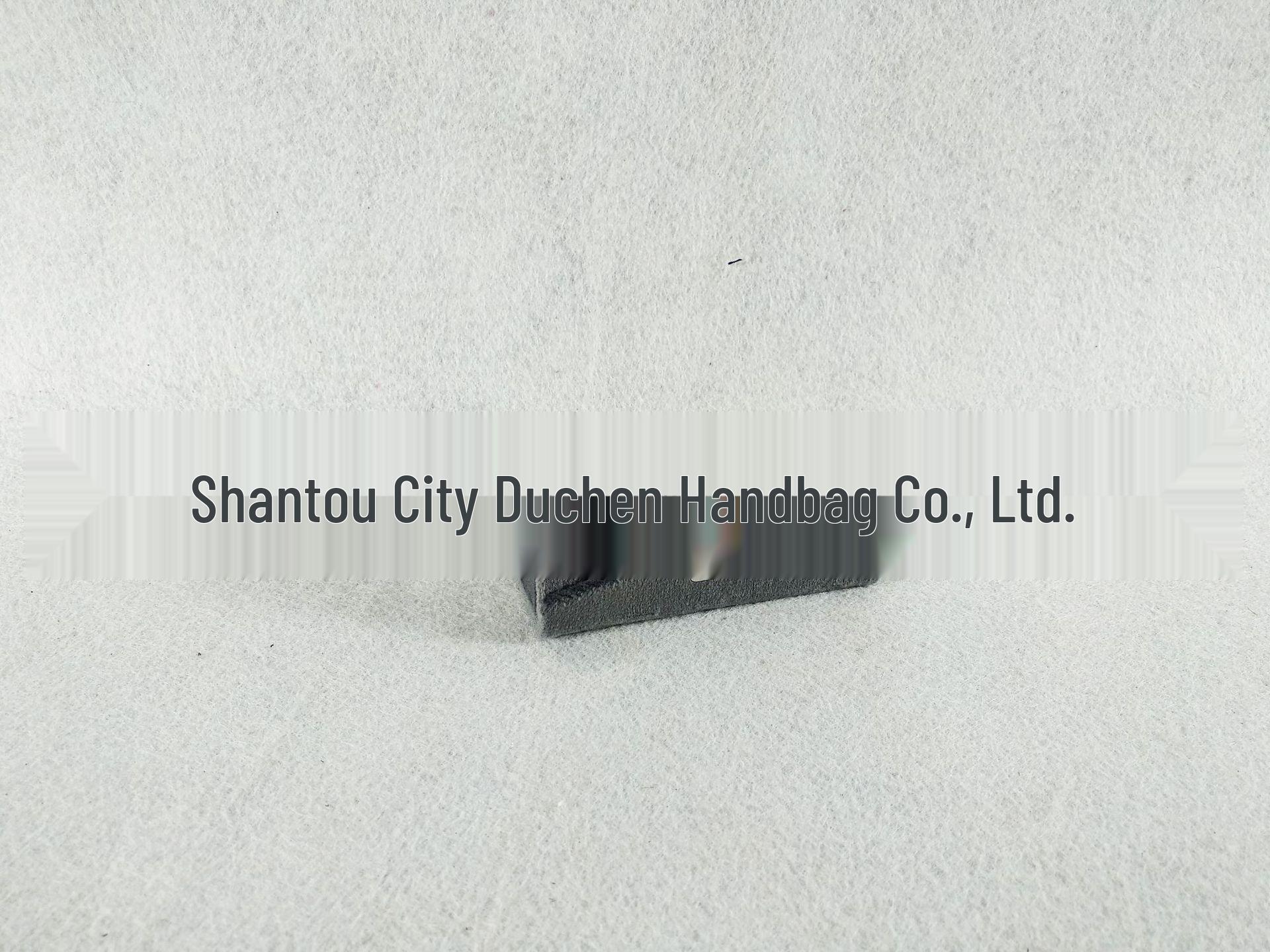 

Міні оксамитовий футляр для помади з дзеркальцем і ланцюжком