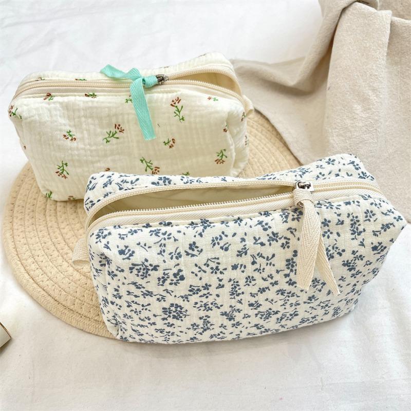 Large Capacity Blue Begonia Cosmetic Bag Travel Toiletry Organizer Makeup Pouch for Women Travel Essentials Storage Bags