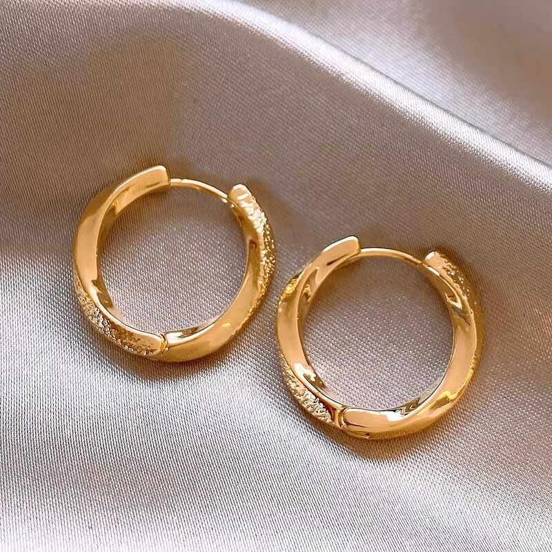 

Real gold electroplating twisted pattern round geometric earrings ear buckles retro metal wind earrings women