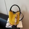Premium Retro Small Bag Women's New Versatile Messenger Bag Fashionable Portable Bucket Bag