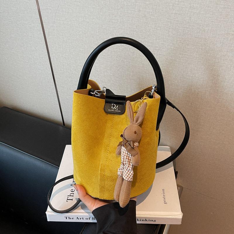 Premium Retro Small Bag Women's New Versatile Messenger Bag Fashionable Portable Bucket Bag