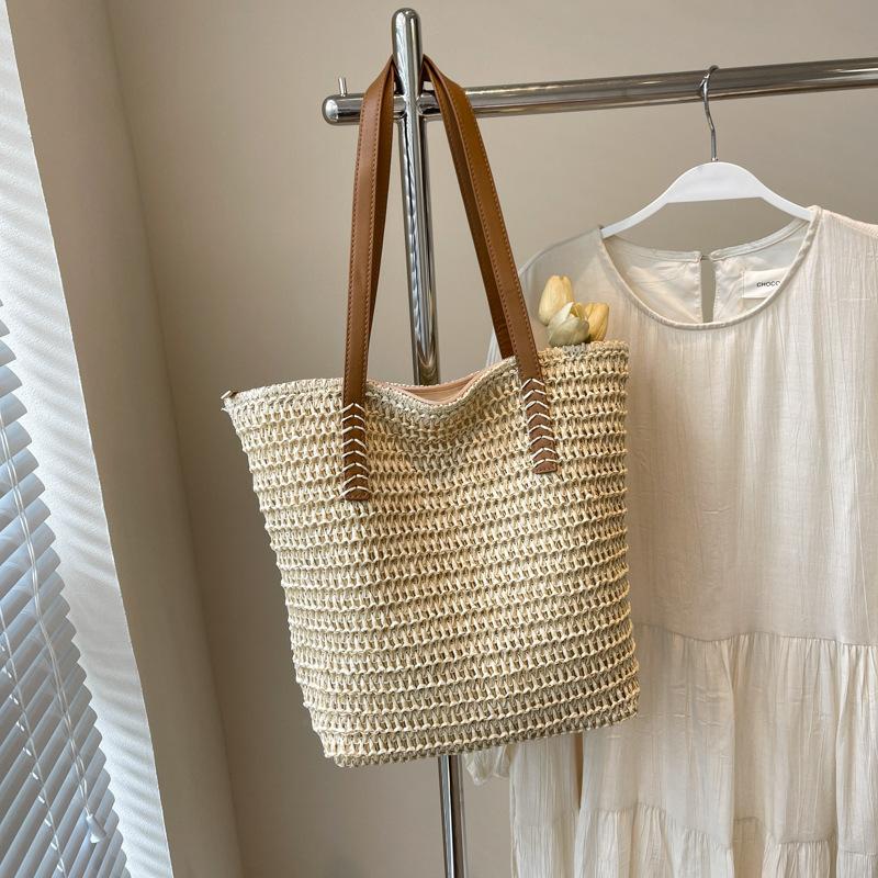 

Niche design casual foreign style bag women s 2025 new spring fashion large-capacity commuter straw bag tote bag