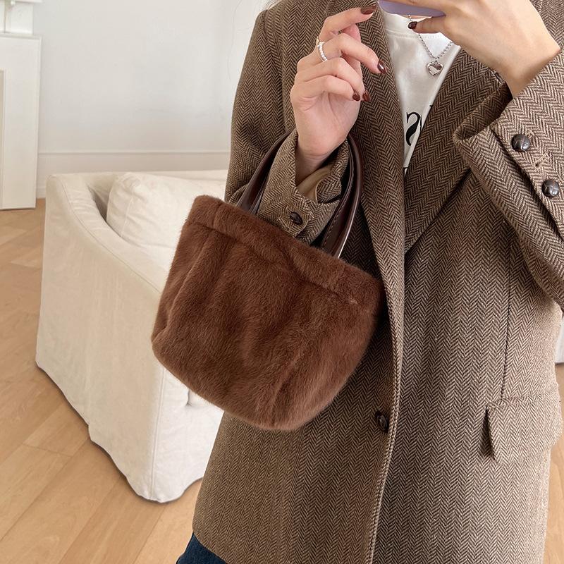 

Плюшевая сумка женская пушистая сумка портативная сумка-ведро новая осенне-зимняя пушистая сумка-мессенджер сумка темно-коричневого