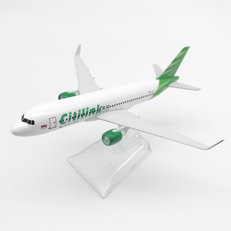 16CM Alloy British 777 Passenger Jet Model - Plum Blossom Collectible