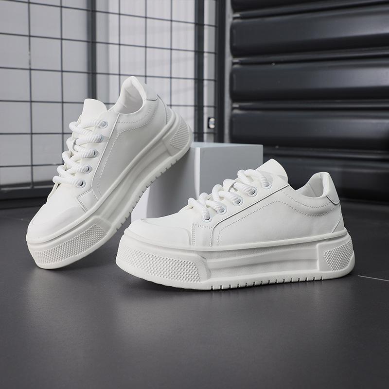 Jungenschuhe neue Frühling Plateau Student Board Schuhe lässige Sportschuhe Innenhöhe erhöhen Herrenschuhe Spot