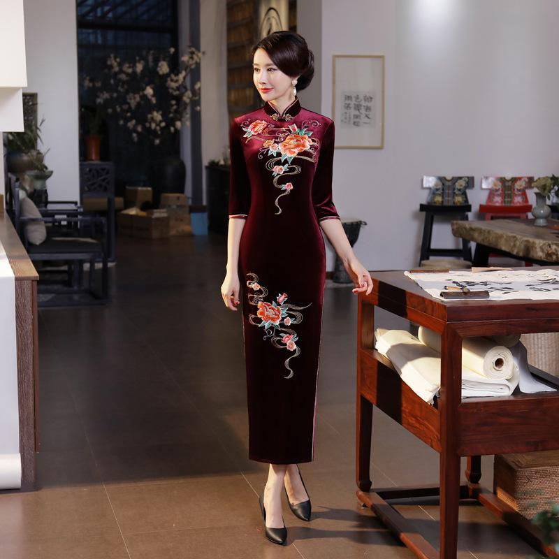 A long autumn and winter velvet cheongsam improved daily banquet large size performance clothes women's clothing Chinese style