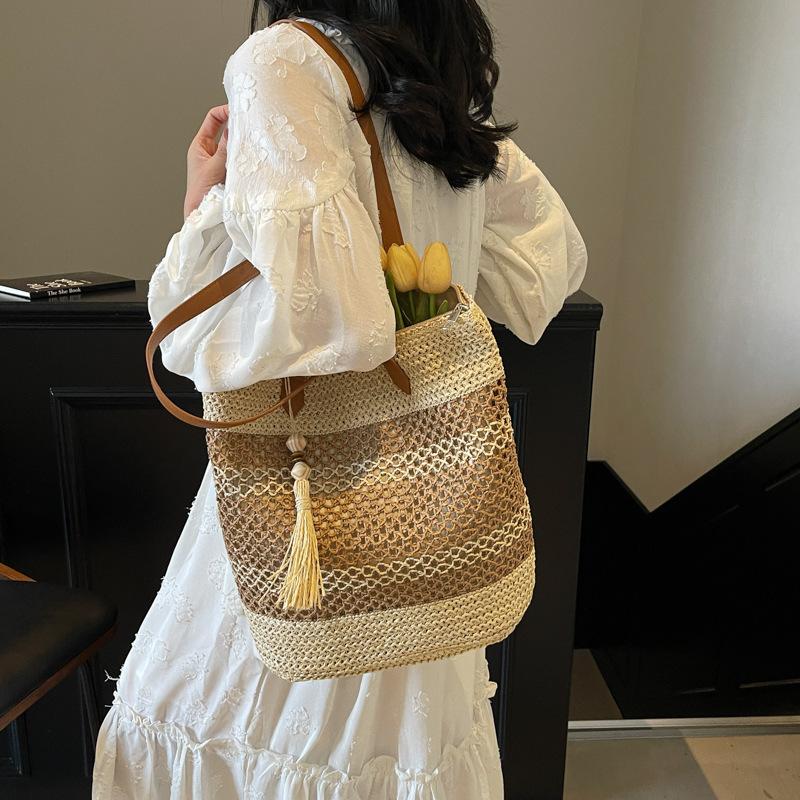 

Straw bag women s new retro tote bag versatile large-capacity shopping bag fringed beach bag хакі