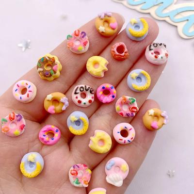 50 Stück Bunte Harz Mini Bemalte Käse Herz Stern Schokolade Donut Nagelkunst Flachrücken Stein Figuren Scrapbook DIY Dekor Bastelartikel