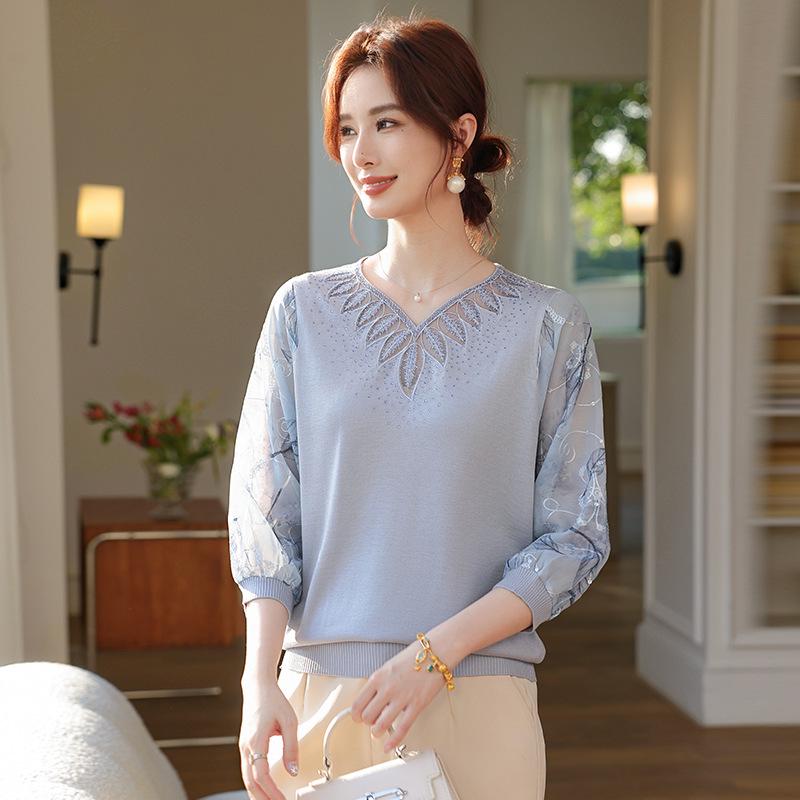 Mom's Spring V-neck Knit Top with Gauze Sleeves, Stylish Thin Layer for Middle-aged and Elderly Women.