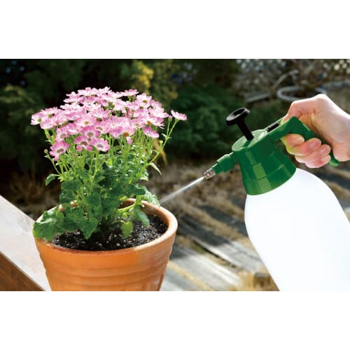 Takagi Pressure Accumulating Garden Spray PRO 2L GHSF-2A