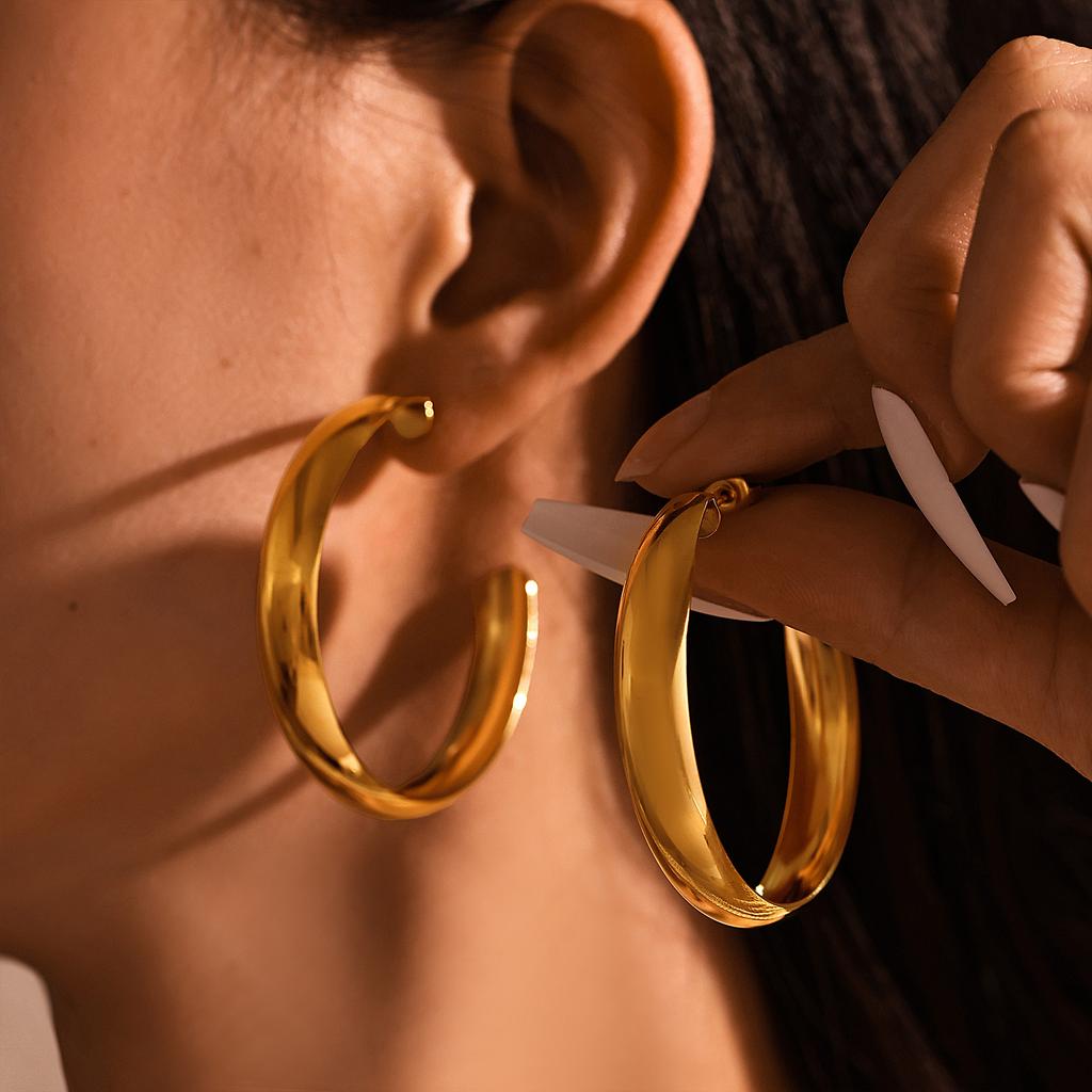 Hyperbole Große Creolen für Damen Edelstahl 18 Karat Vergoldet Glänzende Oberfläche Großer Damenohrring Einfache Damen Creolen