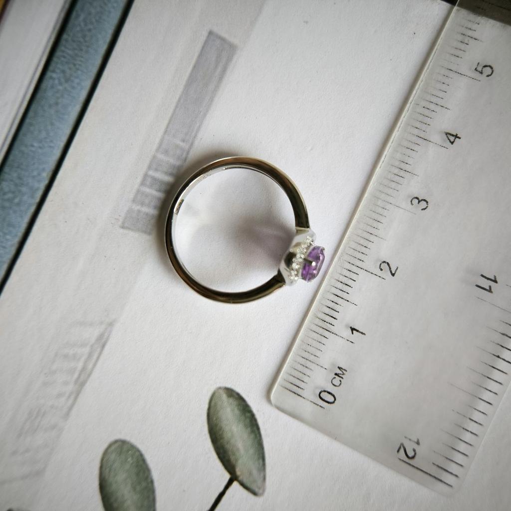 Серебряное кольцо с натуральным аметистом 0.63ct, вес изделия 2,04 гр (2189459)