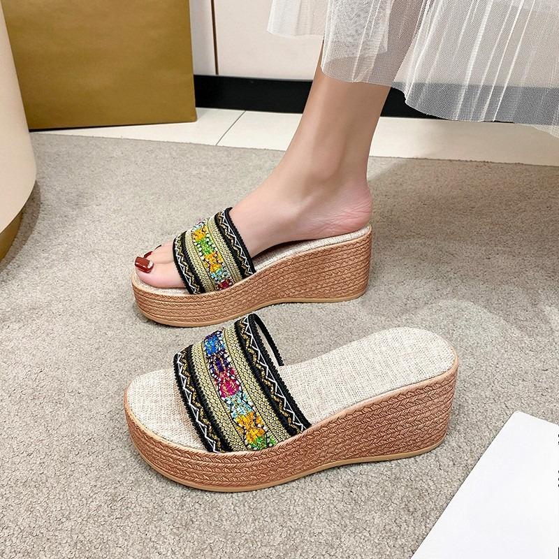 Large-sized Flat-bottomed Flip-flops for Women in The Summer of 2025Bohemian Vacation Style for Women Wearing Flip-flops 35-43 35 3469₽