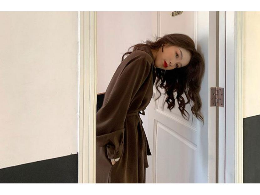 Hepburn Style Black Waist-Cinching Slim Long Dress - Classic Versatile Autumn/Winter Korean Shirt Collar Dress for Women