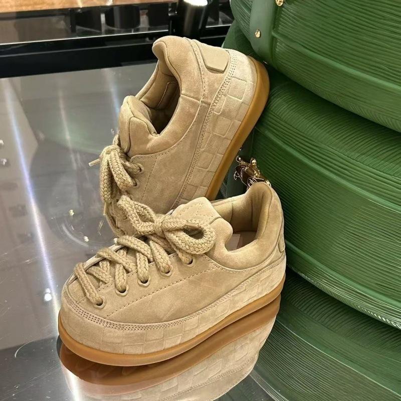 New thick-soled heightening casual shoes women's sports board shoes bread shoes fat Ding shoes autumn and winter