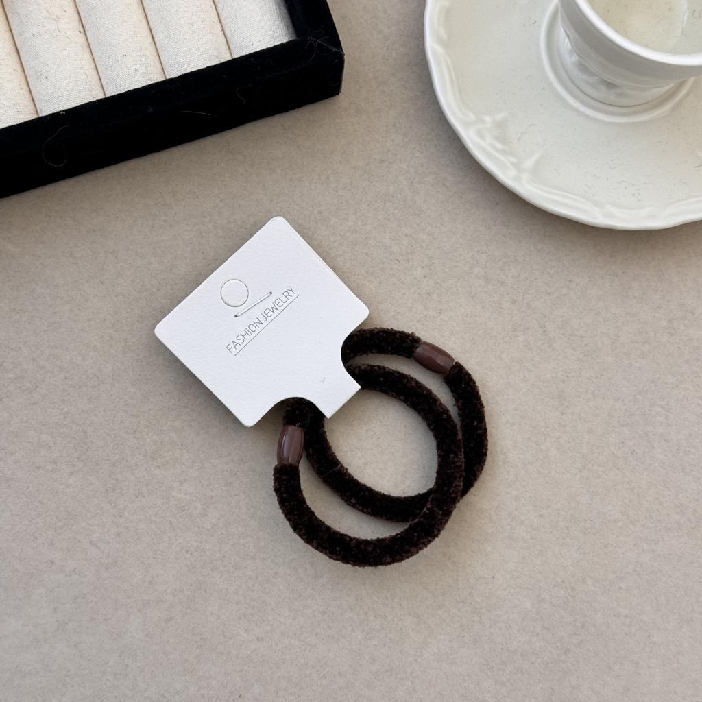 A Simple and Elegant Hair Tie for A Young Girl, A Plush High-elasticity Hair Band, and A Warm and Cozy Small Intestine Hair Tie