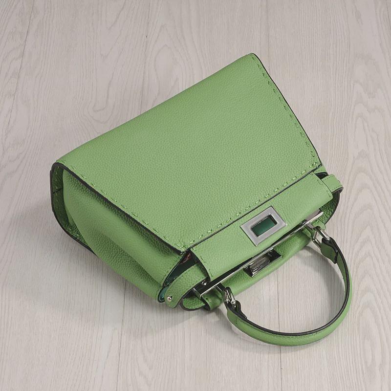 Jaro/léto 2024 Ručně šitá kabelka s motivem koťátka z pravé kůže: Moderní crossbody s liči vzorem