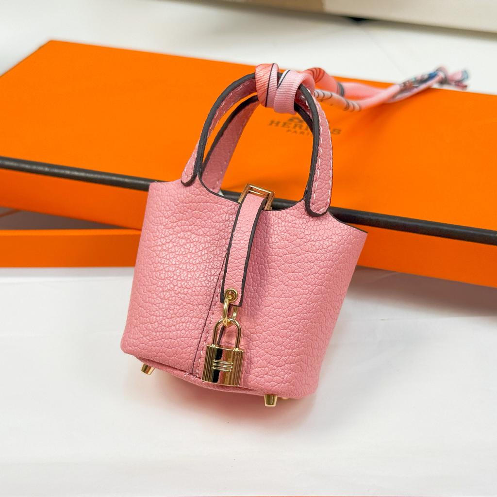 Neuer Mode-Taschenanhänger, hochwertiger Leder-Autoschlüsselanhänger, niedliche kreative Kopfhörertasche, Schmuck für Damenhandtaschen.