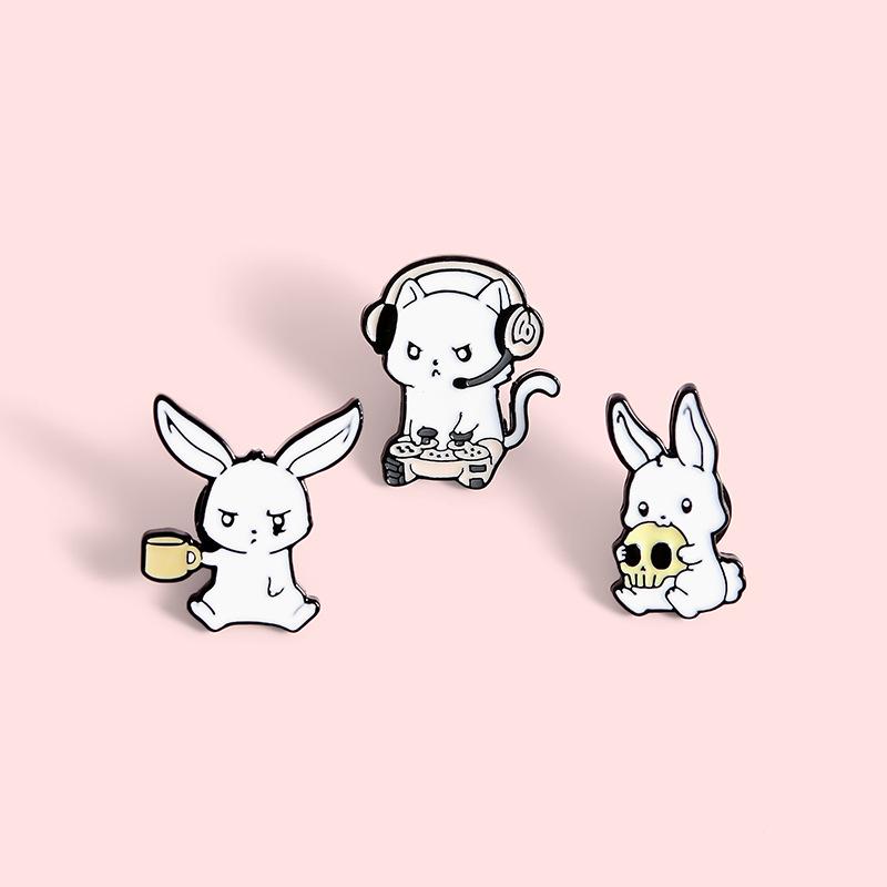 Funny And Cute Little White Rabbit  Brooch Exquisite Fashion Animal Badge Men And Women Backpack Sweater Accessories Jewel