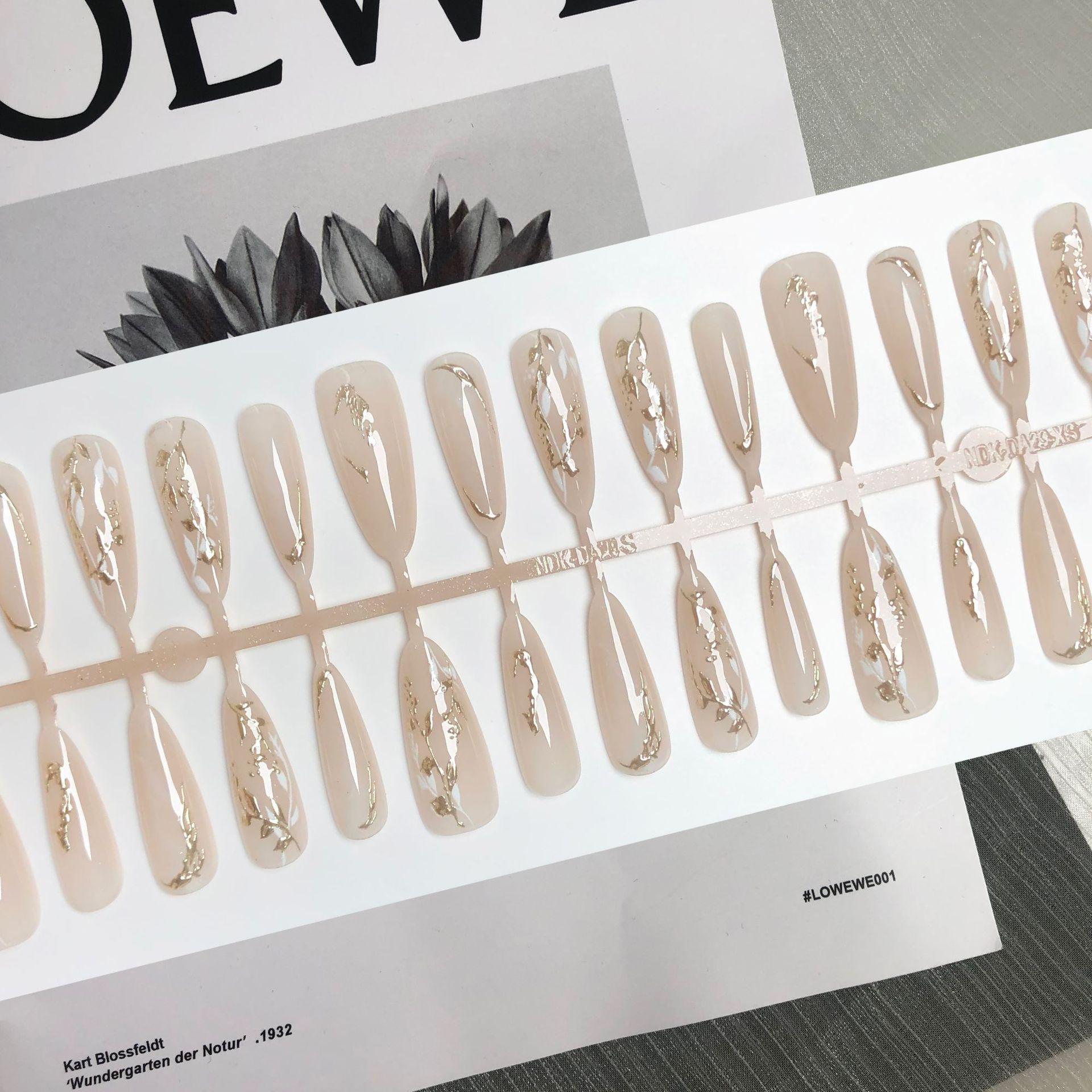 

Three-Dimensional Gilded Floral Handmade Press-On Almond Nails [30 Pieces]