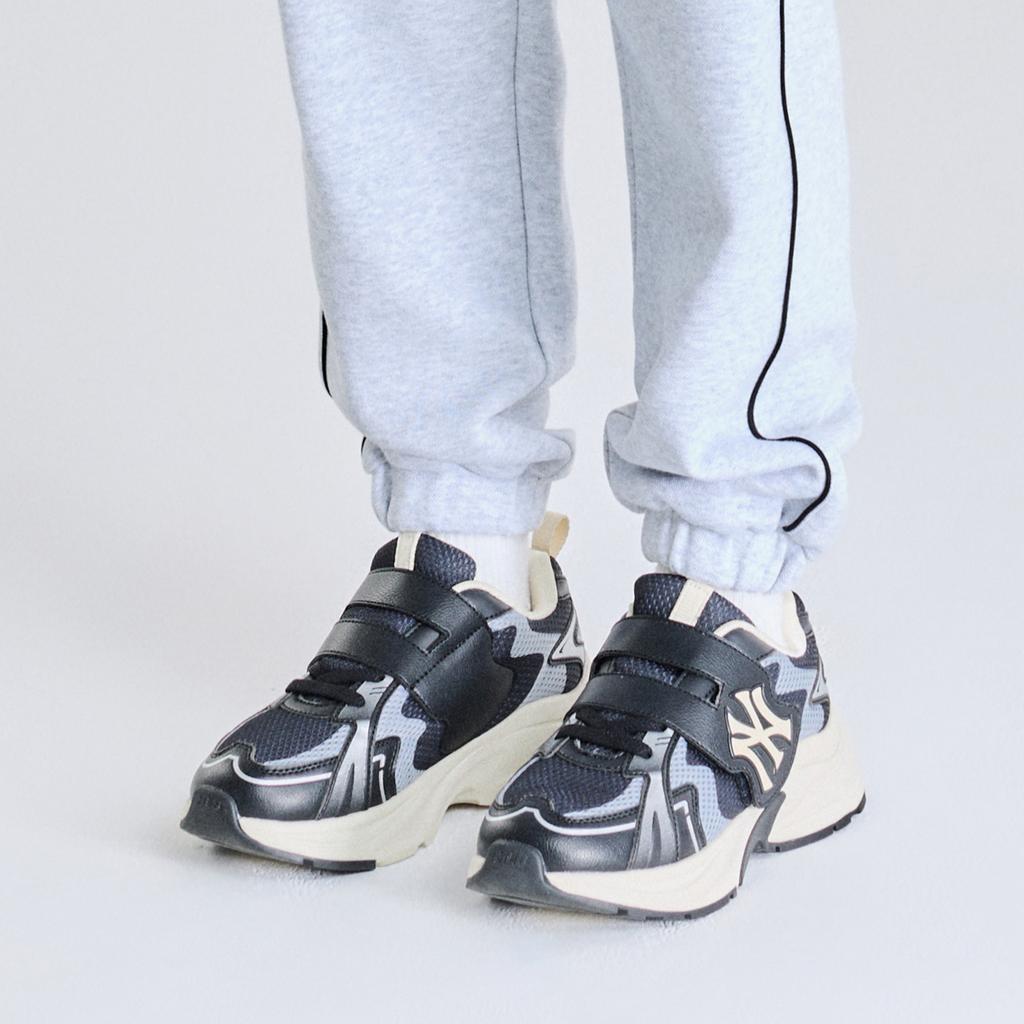 MLB Curve Runner New York Yankees Soft Comfortable Non-Slip Wear-Resistant Breathable Low-Top Casual Shoes Kids sneakers Black 7ASHCB05N-50BKS