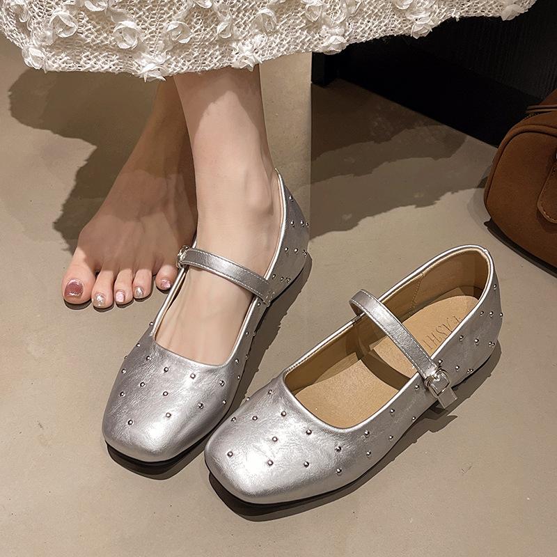 

Весна 2025 новые ретро балетки заклепки квадратный носок плоская подошва одинарные туфли ремешок на подъеме внутренняя танкетка туфли Мэри Джейн 39
