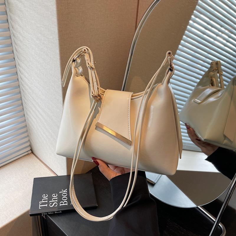 Simple and versatile bag women's large capacity 2025 new summer casual shoulder messenger bag dumpling bag