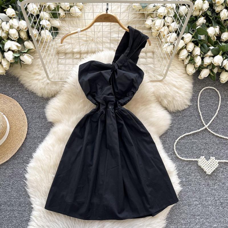 

This Summer Dress with A Slanted Collar and Irregular Shape Features A Slimming and Elegant Design for Women One Size чёрный