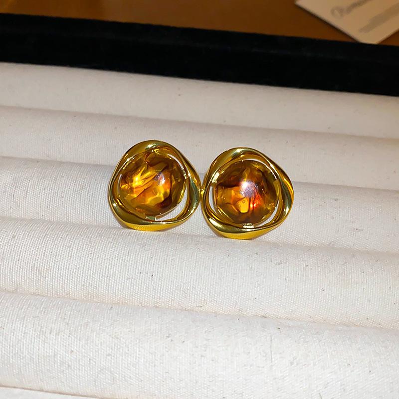 Maillard style retro tiger's eye stone round earrings women's autumn and winter high-end stud earrings small exquisite Internet celebrity jewelry