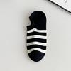 Herren Frühling und Sommer Dünne Neue Streifen Sport Freizeit Atmungsaktiv Niedrig geschnittene Socken
