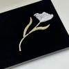 Vintage Metal Leaf Flower Brooches for Women Fashion Corsage Lapel Pins Wedding Part Jewelry Badge Accessories Gifts