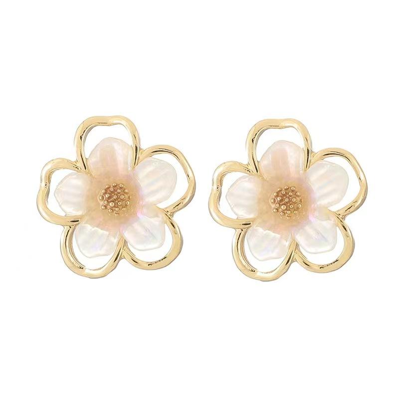 S925 Silber Nadel Super Fee Bäcker Blume Stud Ohrringe Kleine Frische Temperament Ohrringe Modische Einfache Ohrringe Frauen