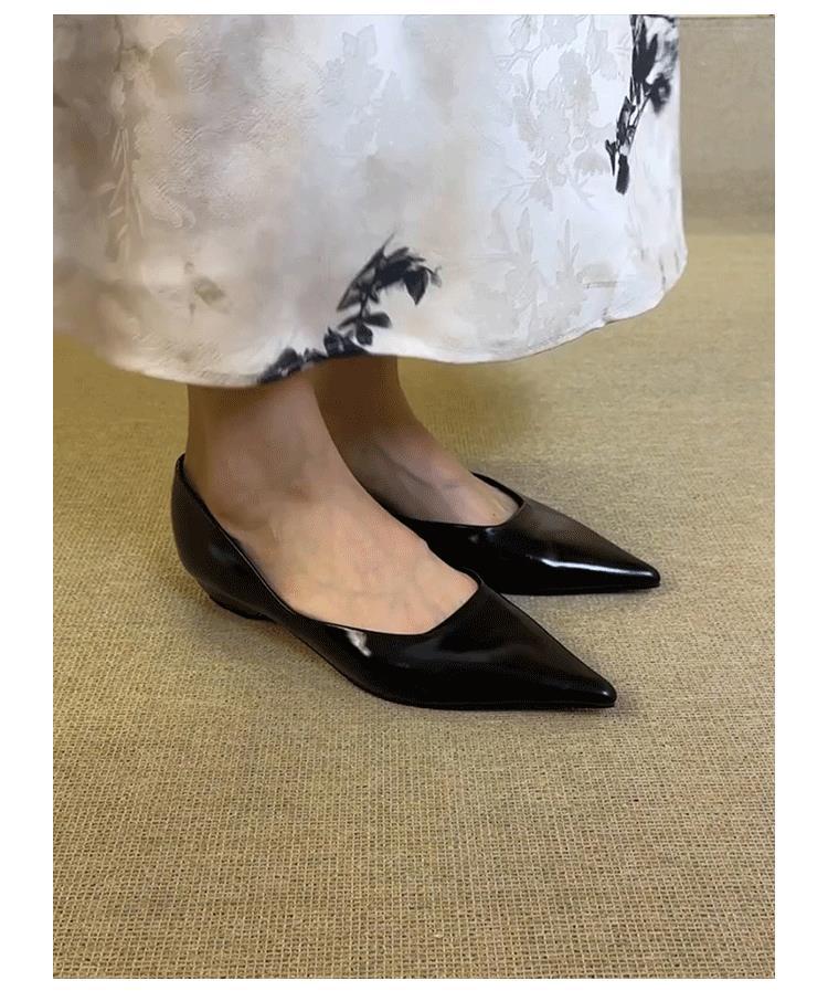 Cowhide French black pointed leather shoes thick heel single shoes women's shallow mouth medium heel women's shoes commuter versatile work shoes