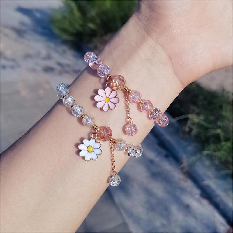 Sweet   Daisy Flower Bracelet Women Glass Beads Elastic Rope Bracelets Girl Party Wedding Jewelry Gifts
