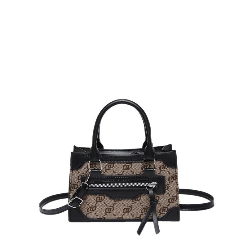 Foreign-style One-shoulder Handbag with Simple and Casual Texture 2024 Autumn New Korean Version of Fashion Messenger Small Square Bag Women