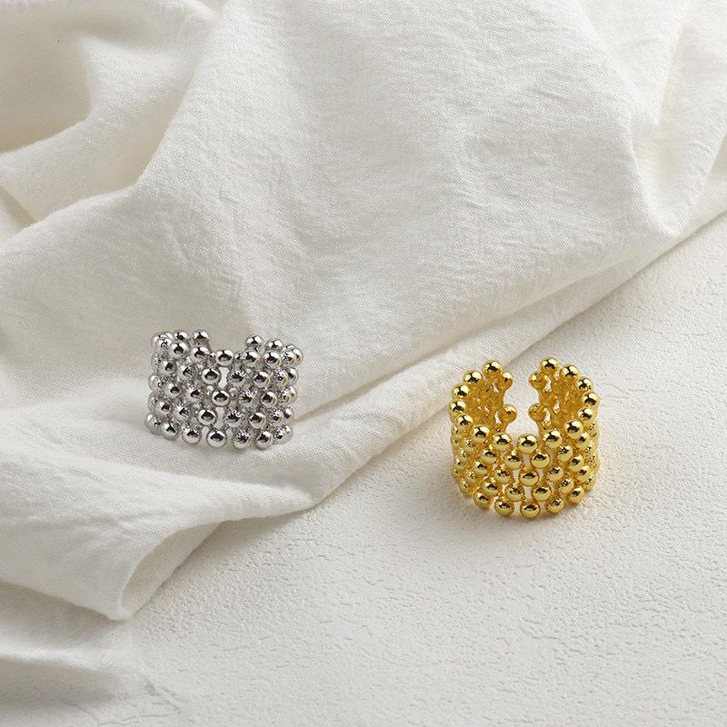 Europäischer & Amerikanischer High-End Dreilagiger Verstellbarer Perlenring für Damen - Schickes, Stilvolles und Zeitloses Design.
