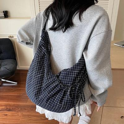 Lightweight Drawstring Cow Horn Shoulder Bag for Women Large Capacity Canvas Travel Handbags Girls Pleated Plaid Crossbody Bag