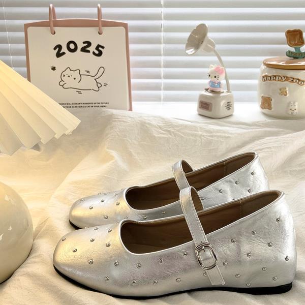 Fashion Shallow Mouth Shoes Woman Flats Clogs Platform Rivets Studs Increas Height Autumn Dress Creepers Retro Summer Fall Ballerinas Ma
