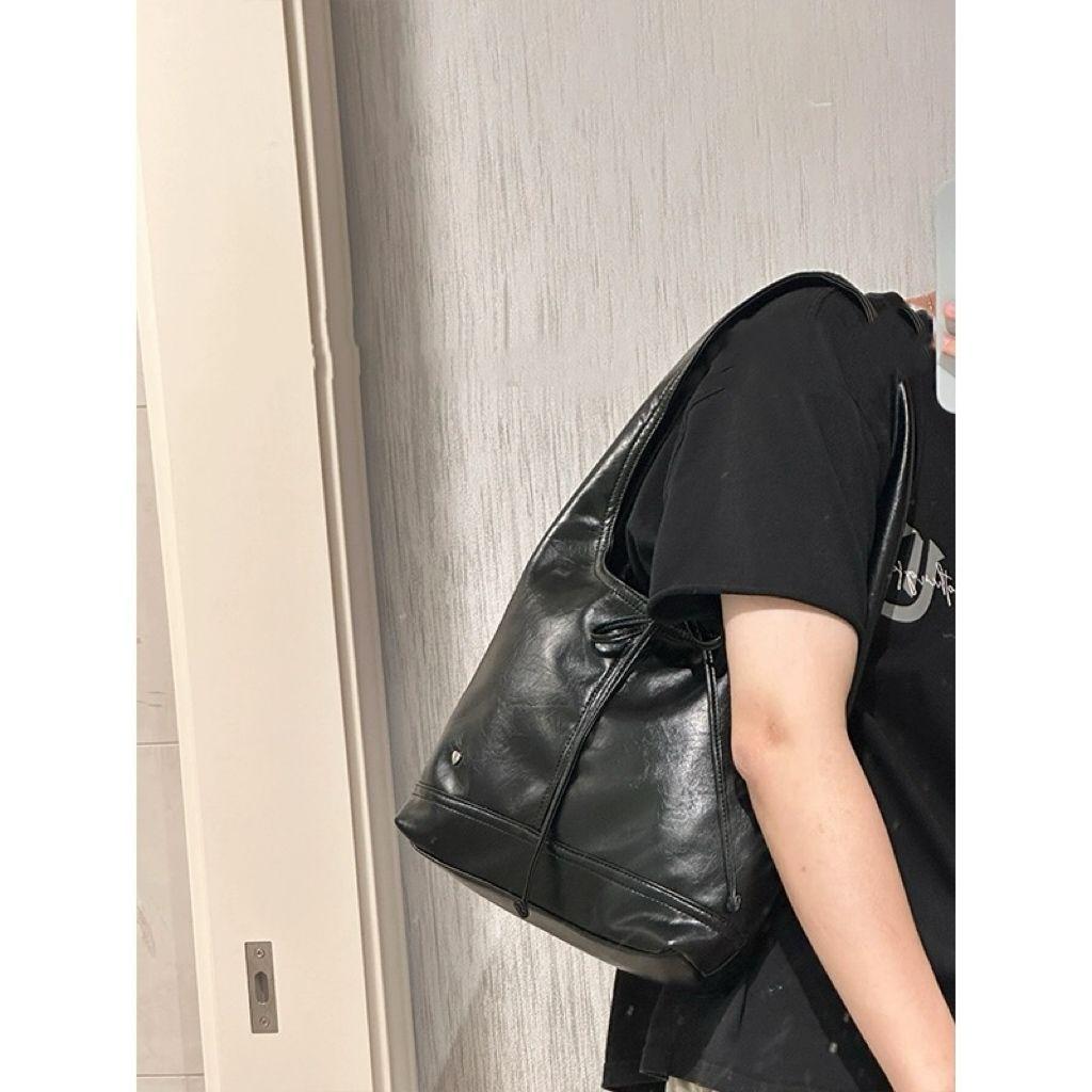 

Korean bow strap solid color niche design portable underarm bag fashionable versatile lazy style texture tote bag bag + shoulder strap чёрный