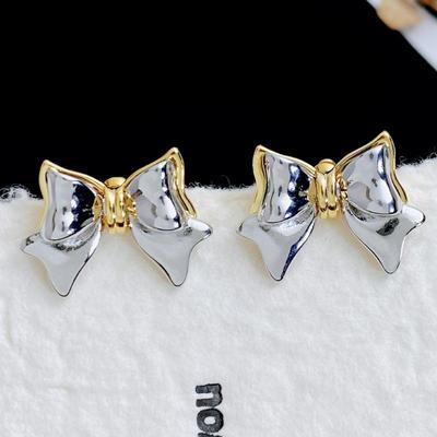 Goldene Schmetterlingsschleife Ohrstecker für Damen Mädchen Koreanischer Metall Delikater Alltag Minimalistischer Schmuck Freundin Geschenk