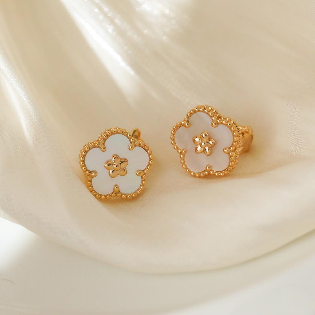 New IN Vintage Popular Brand Earrings Luxury Jewelry for Women Fashion Designer Eardrop Fine Quality Five Flowers Ear Stud