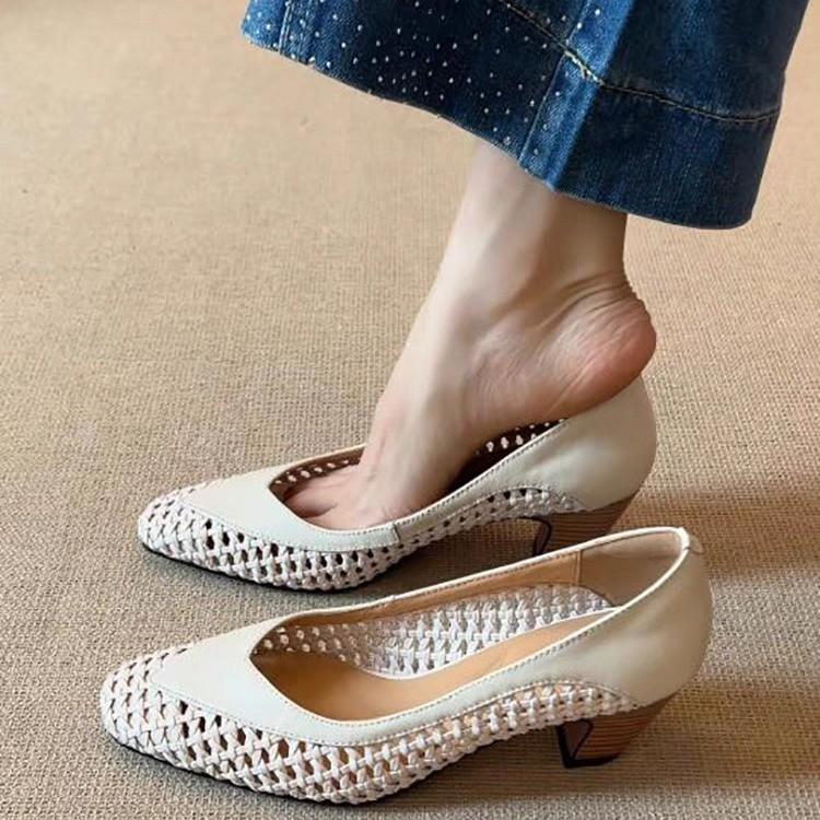 

Retro woven hollow style, shallow mouth, thick heel, single shoe for commuting, breathable, round-toe French high heels 35