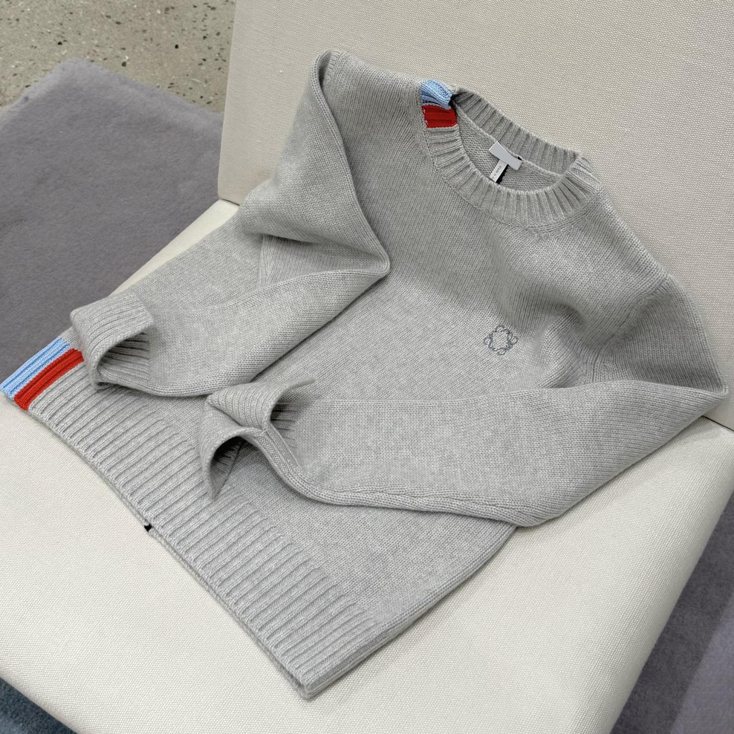 Nanyou Women s Classic Logo Embroidery Color Block Sweater with Cuff Slit Design Large