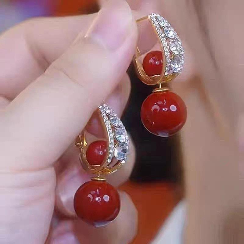 Elegant Zircon Red Pearl Stud Earrings – Versatile Design for Autumn & Winter.
