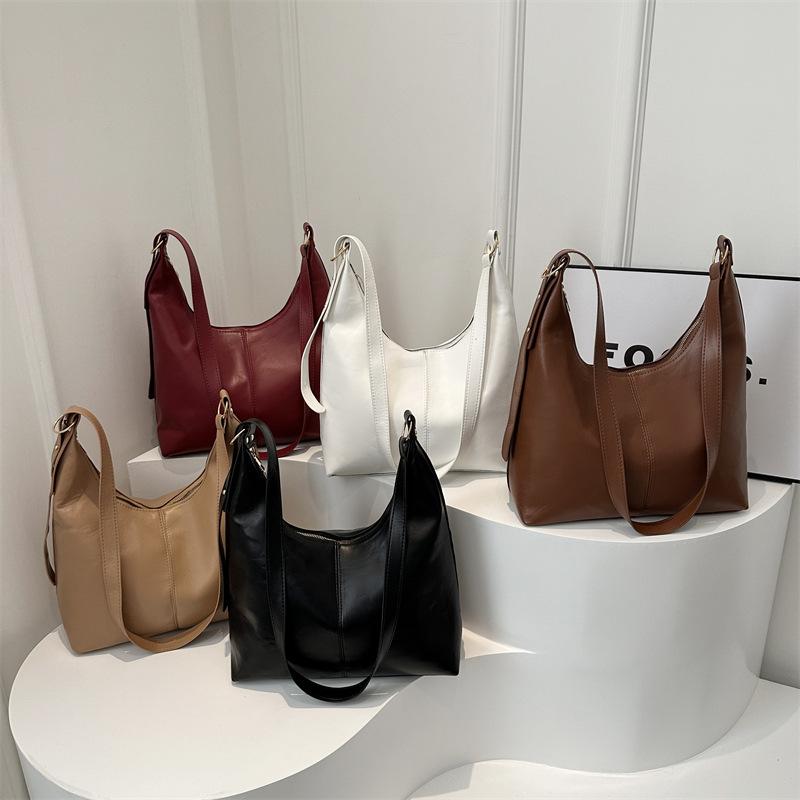 Retro commuting texture 2025 casual large capacity popular this year Korean version temperament underarm tote shoulder bag women's bag