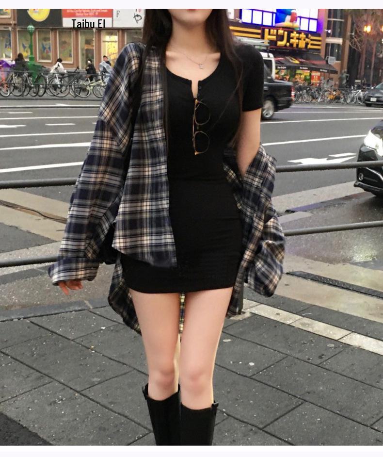 Robe Dongdaemun à Rétention Automatique: Col sexy semi-ouvert, dévoilant la poitrine, design moulant à effet gainant sur les hanches. J'adore vraiment !