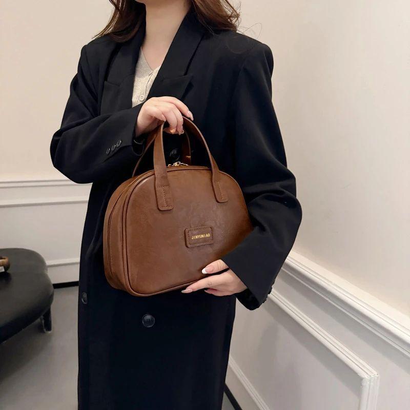New oil wax leather retro women's bag, high-end portable cosmetics storage bag, large-capacity bag, travel toilet bag.
